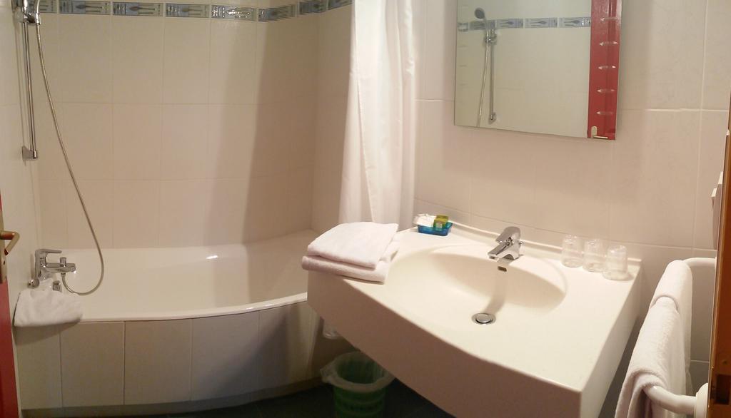 Logis Le Relais De Vacherauville Ngoại thất bức ảnh