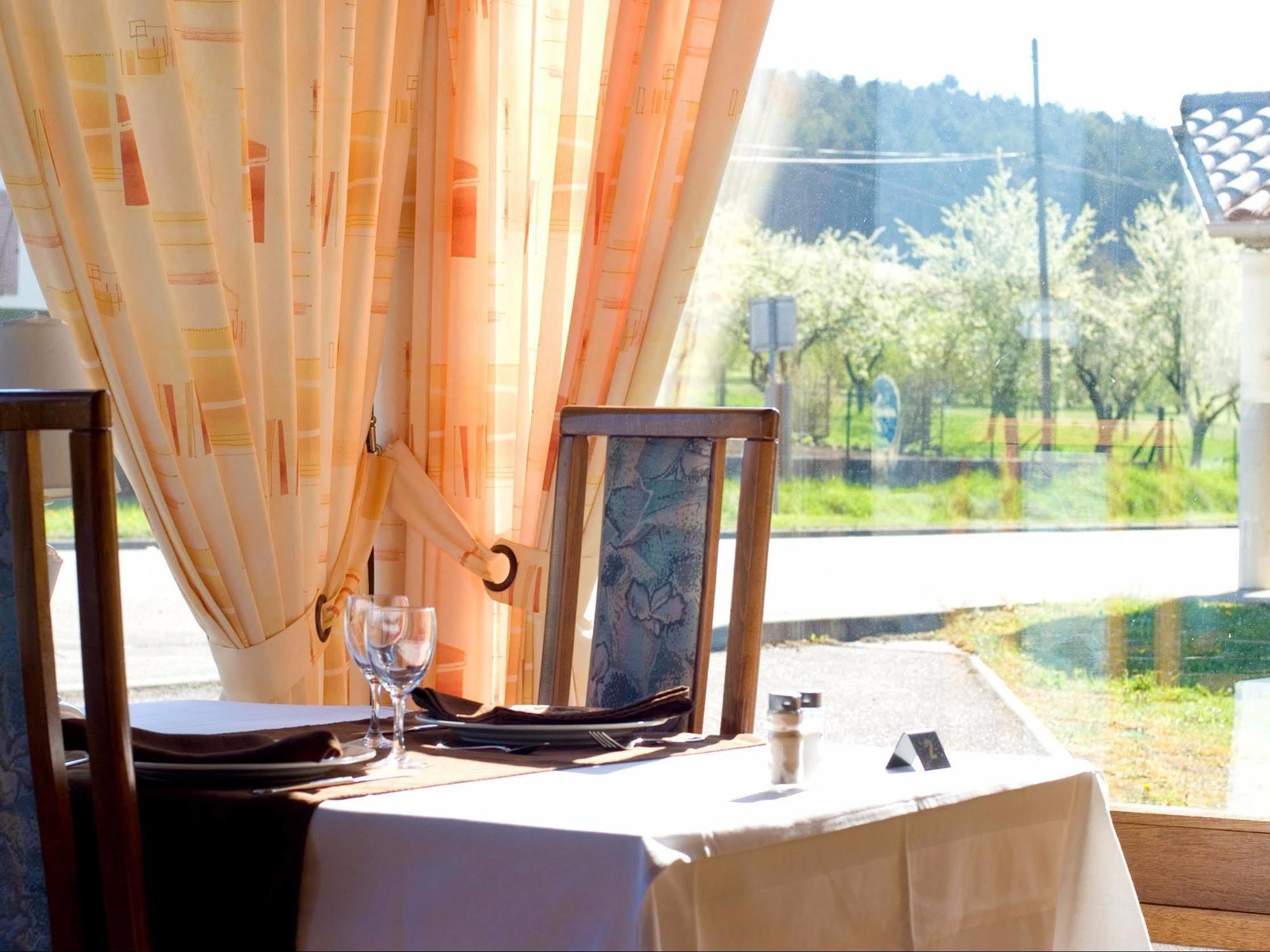 Logis Le Relais De Vacherauville Ngoại thất bức ảnh