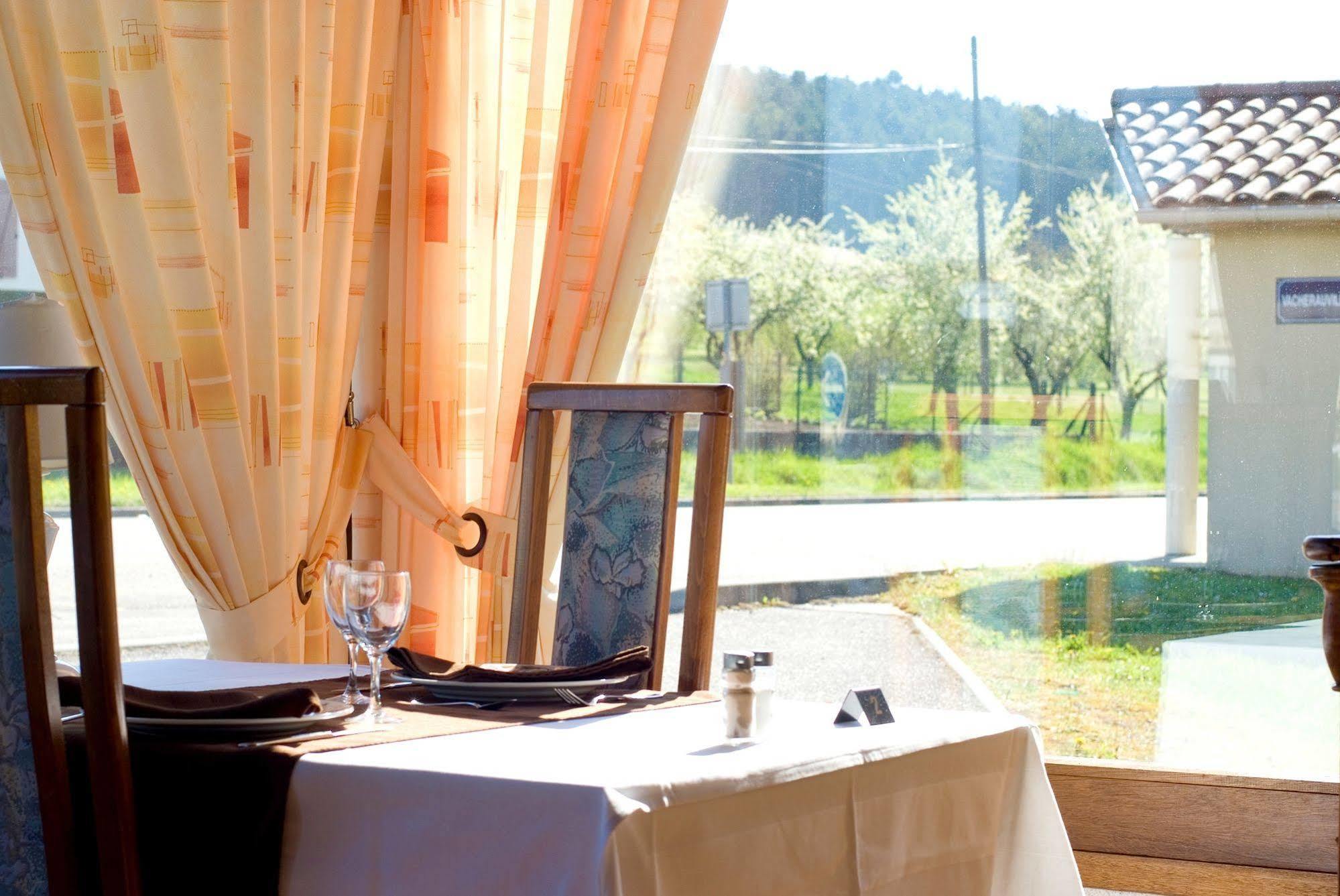 Logis Le Relais De Vacherauville Ngoại thất bức ảnh