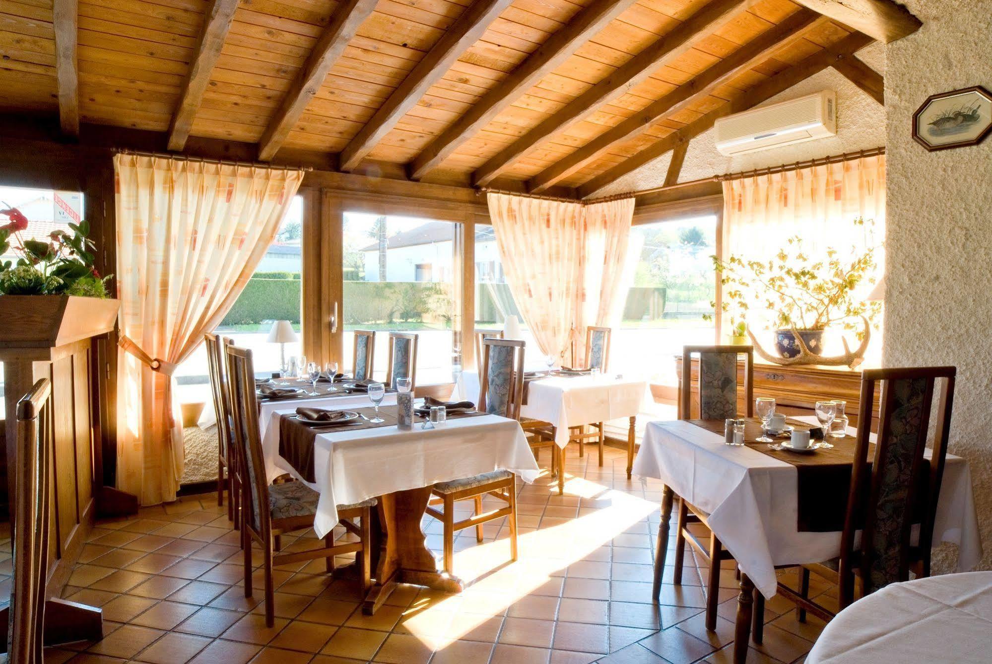 Logis Le Relais De Vacherauville Ngoại thất bức ảnh